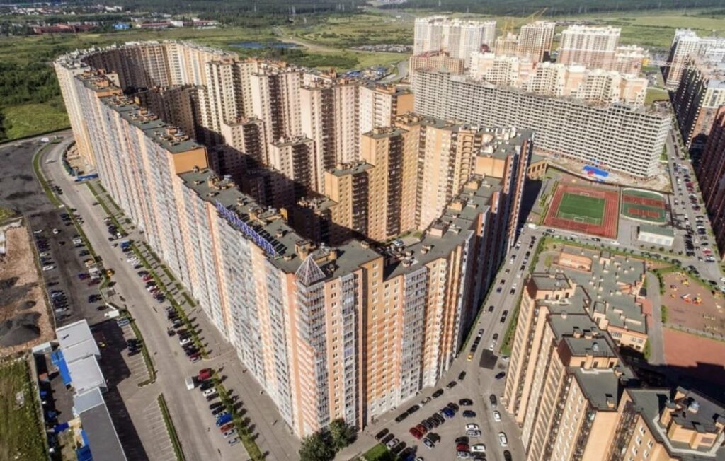 18-000-people-live-in-this-single-building-in-russia-v0-k1ekn1zdv2bc1